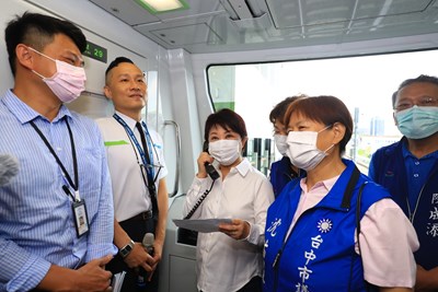 化身「列車長」　盧市長視察台中捷運綠線